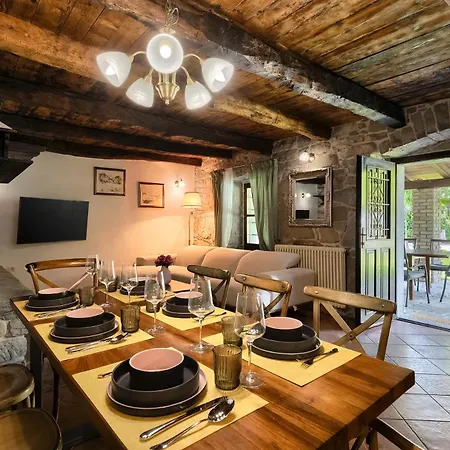 Villa Mulino Old Mill Crnica